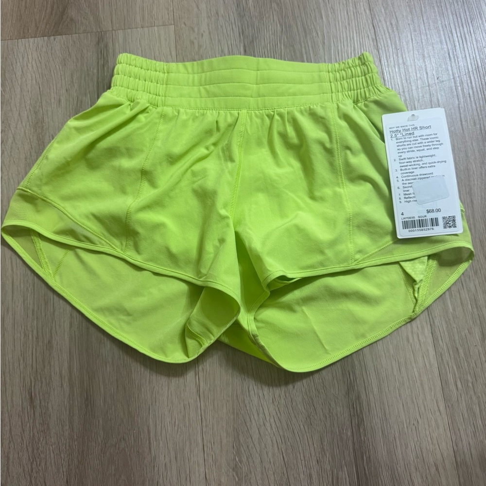 Lululemon Athletica *Sour Grape* Hottie Hot Shorts 2.5in